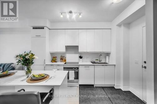 2509 - 30 Elm Drive W, Mississauga, ON - Indoor Photo Showing Kitchen