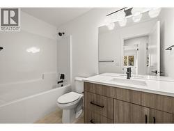 Second bathroom (upper level) - 