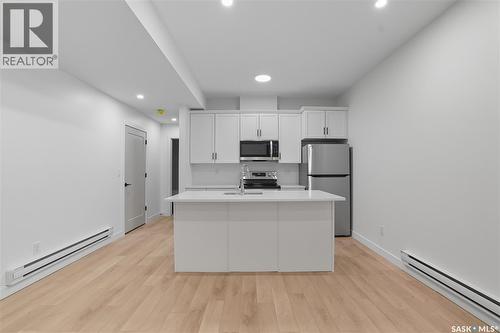 819 6Th Avenue N, Saskatoon, SK - Indoor Photo Showing Kitchen