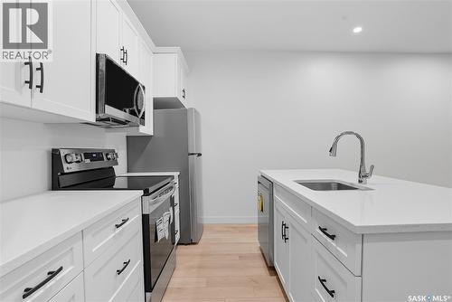 819 6Th Avenue N, Saskatoon, SK - Indoor Photo Showing Kitchen