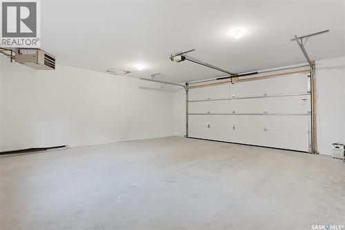 819 6Th Avenue N, Saskatoon, SK - Indoor Photo Showing Garage