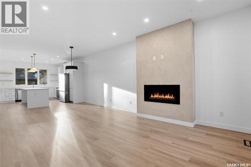 819 6Th Avenue N, Saskatoon, SK - Indoor Photo Showing Living Room With Fireplace