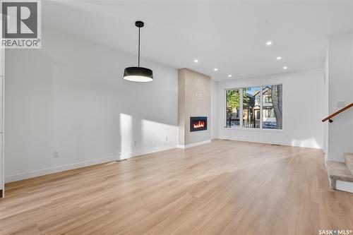 819 6Th Avenue N, Saskatoon, SK - Indoor Photo Showing Living Room With Fireplace