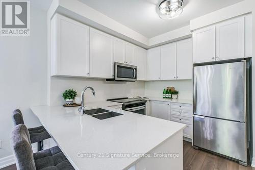202 - 652 Cricklewood Drive, Mississauga, ON - Indoor Photo Showing Kitchen With Stainless Steel Kitchen With Double Sink With Upgraded Kitchen