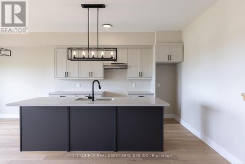 4061-2 Fracchioni Drive, Lincoln, ON - Indoor Photo Showing Kitchen