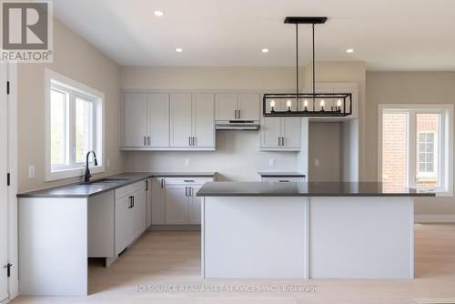 4061-2 Fracchioni Drive, Lincoln, ON - Indoor Photo Showing Kitchen With Upgraded Kitchen