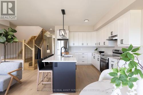 4061-2 Fracchioni Drive, Lincoln, ON - Indoor Photo Showing Kitchen With Upgraded Kitchen