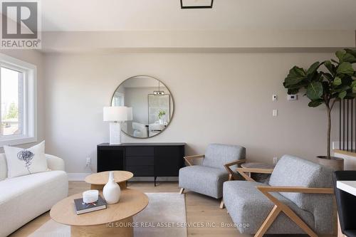 4061-2 Fracchioni Drive, Lincoln, ON - Indoor Photo Showing Living Room