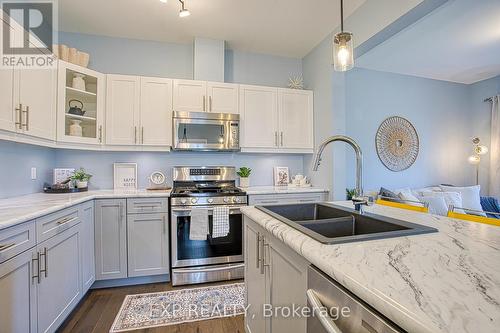 517B Scott Street, St. Catharines, ON - Indoor Photo Showing Kitchen With Double Sink With Upgraded Kitchen