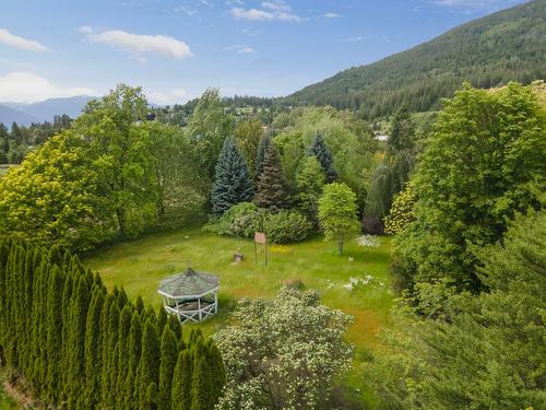 2915 3 Highway, Creston, BC 