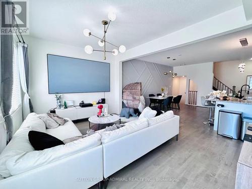 14 Mcgrath Avenue, Richmond Hill, ON - Indoor Photo Showing Living Room