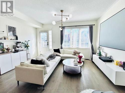 14 Mcgrath Avenue, Richmond Hill, ON - Indoor Photo Showing Living Room
