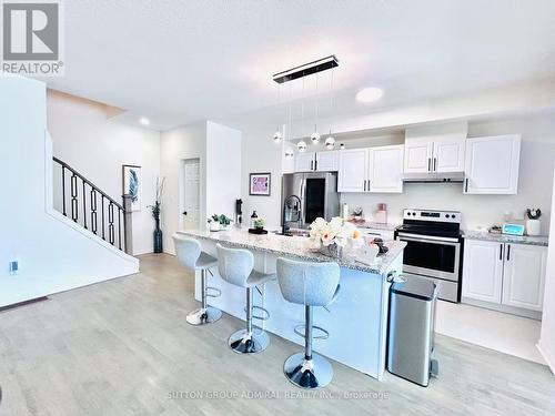 14 Mcgrath Avenue, Richmond Hill, ON - Indoor Photo Showing Kitchen With Double Sink With Upgraded Kitchen