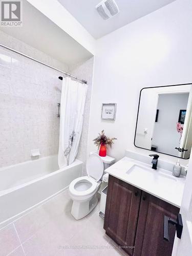 14 Mcgrath Avenue, Richmond Hill, ON - Indoor Photo Showing Bathroom