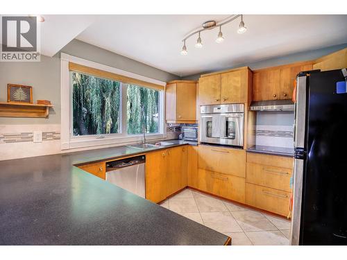 1312 Larch Drive S, Cranbrook, BC - Indoor Photo Showing Kitchen With Double Sink