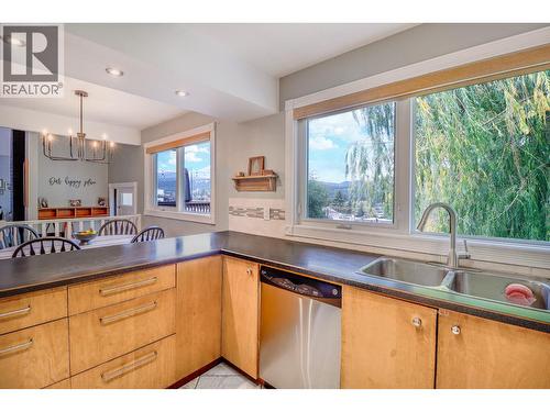 1312 Larch Drive S, Cranbrook, BC - Indoor Photo Showing Kitchen With Double Sink
