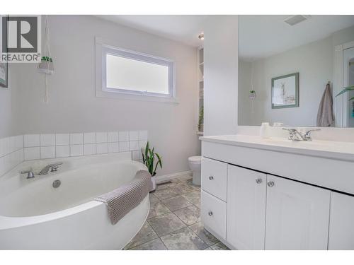 1312 Larch Drive S, Cranbrook, BC - Indoor Photo Showing Bathroom