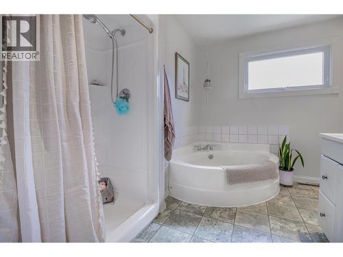 1312 Larch Drive S, Cranbrook, BC - Indoor Photo Showing Bathroom