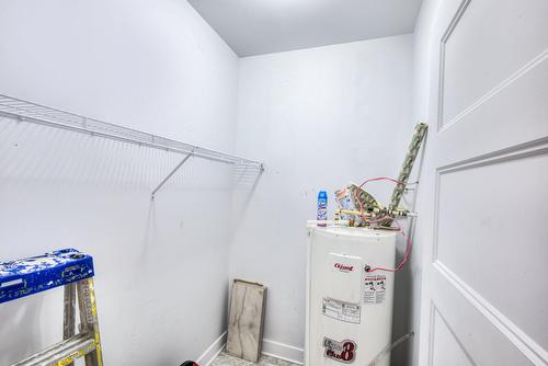 Storage - 206-7705 Boul. St-Martin O., Laval (Sainte-Dorothée), QC - Indoor