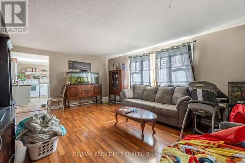1224 Parkinson Road, Woodstock, ON - Indoor Photo Showing Living Room