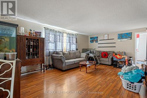 1224 Parkinson Road, Woodstock, ON - Indoor Photo Showing Living Room