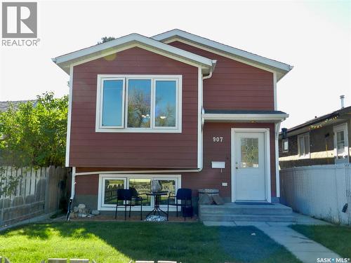 907 Ominica STREET E  Moose Jaw, SK S6H 0J1