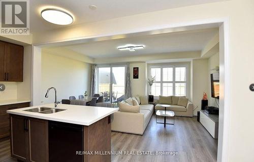 29 Hibiscus Lane, Hamilton, ON - Indoor