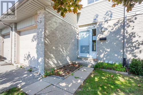 39 - 30 Clarendon Crescent, London South (South P), ON - Outdoor