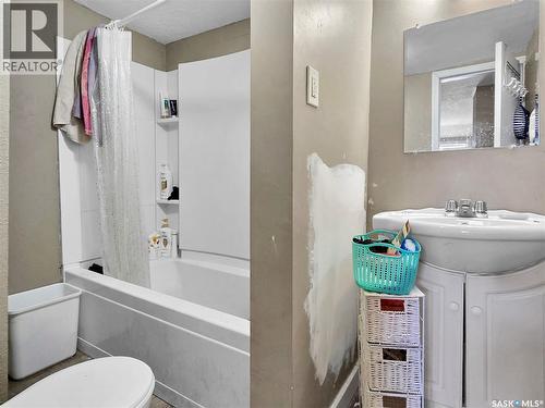 312 E Avenue S, Saskatoon, SK - Indoor Photo Showing Bathroom