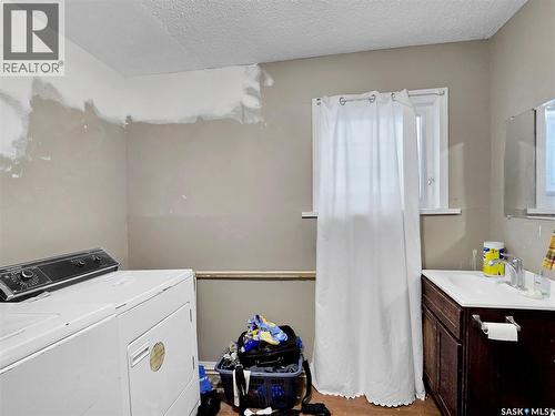 312 E Avenue S, Saskatoon, SK - Indoor Photo Showing Laundry Room