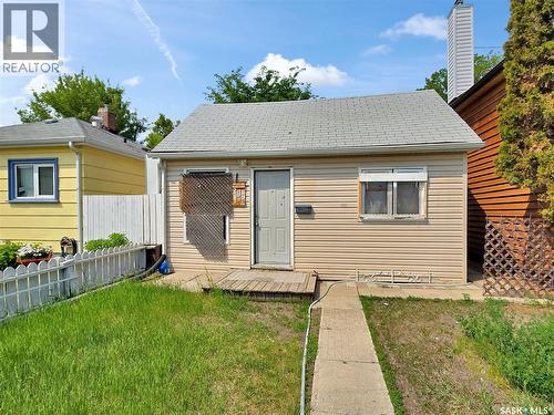 205 J AVENUE S  Saskatoon, SK S7M 2A2