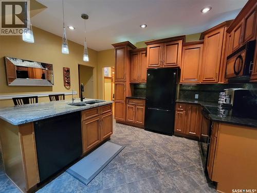 560 4Th Avenue E, Unity, SK - Indoor Photo Showing Kitchen With Double Sink