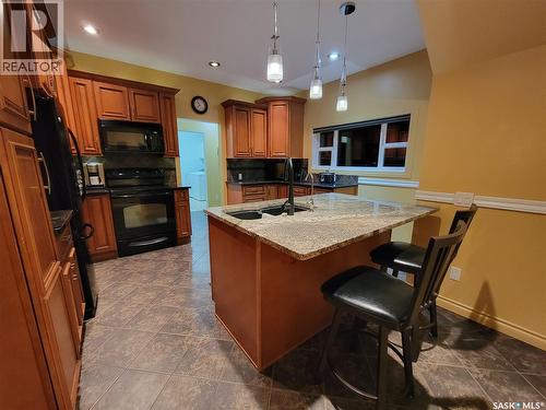 560 4Th Avenue E, Unity, SK - Indoor Photo Showing Kitchen With Double Sink