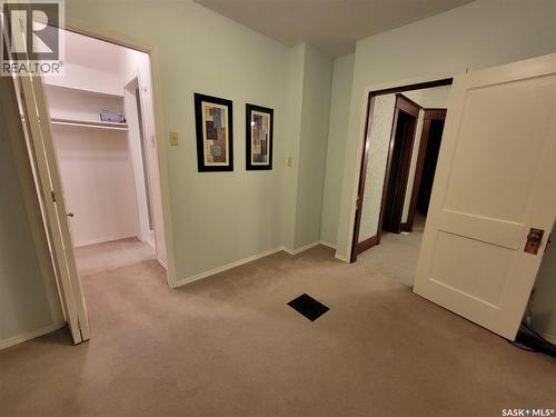 560 4Th Avenue E, Unity, SK - Indoor