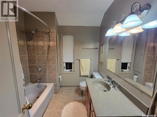 560 4Th Avenue E, Unity, SK - Indoor Photo Showing Bathroom