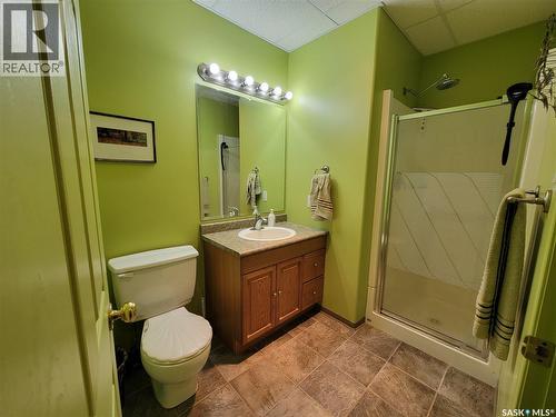 560 4Th Avenue E, Unity, SK - Indoor Photo Showing Bathroom