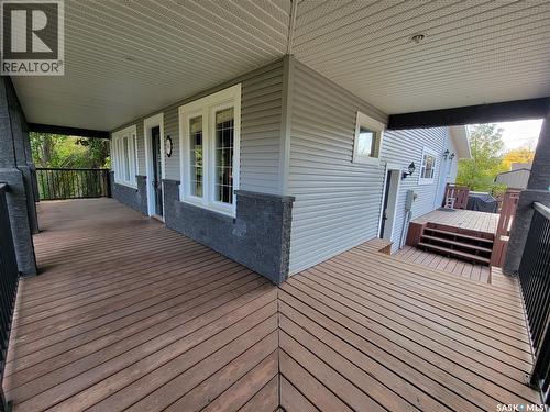 560 4Th Avenue E, Unity, SK - Outdoor With Deck Patio Veranda With Exterior
