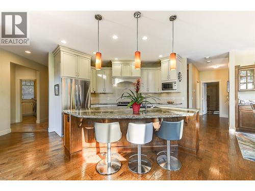 1147 Glenview Court, Kelowna, BC - Indoor Photo Showing Kitchen With Upgraded Kitchen