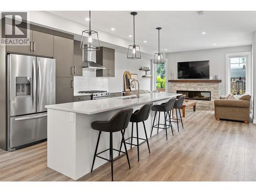 1292 Ethel Street, Kelowna, BC - Indoor Photo Showing Kitchen With Upgraded Kitchen