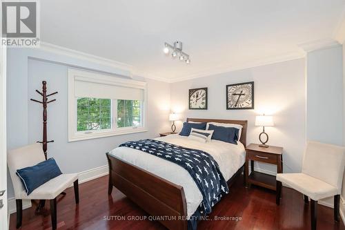 1063 Greenoaks Drive, Mississauga, ON - Indoor Photo Showing Bedroom