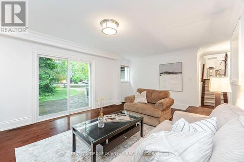 1063 Greenoaks Drive, Mississauga, ON - Indoor Photo Showing Living Room