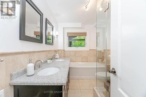 1063 Greenoaks Drive, Mississauga, ON - Indoor Photo Showing Bathroom