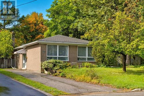 112 EDEN COURT  Newmarket, ON L3Y 2X5