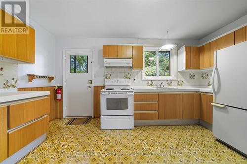 112 Eden Court, Newmarket, ON - Indoor Photo Showing Kitchen