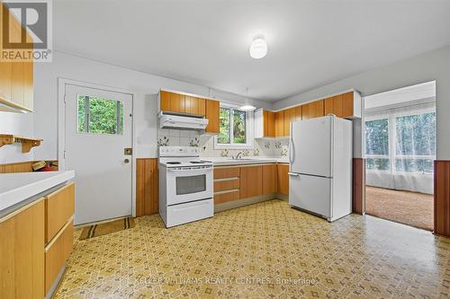 112 Eden Court, Newmarket, ON - Indoor Photo Showing Kitchen