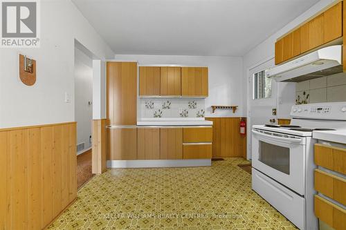 112 Eden Court, Newmarket, ON - Indoor Photo Showing Kitchen