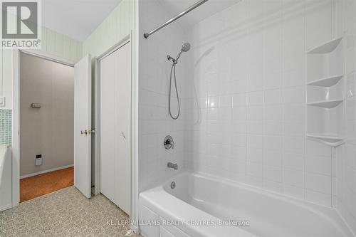 112 Eden Court, Newmarket, ON - Indoor Photo Showing Bathroom