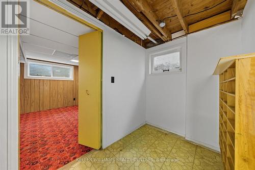 112 Eden Court, Newmarket, ON - Indoor Photo Showing Other Room