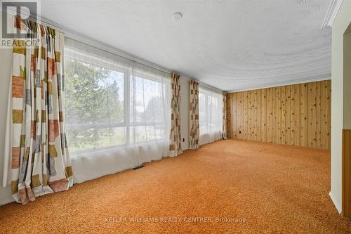 112 Eden Court, Newmarket, ON - Indoor Photo Showing Other Room