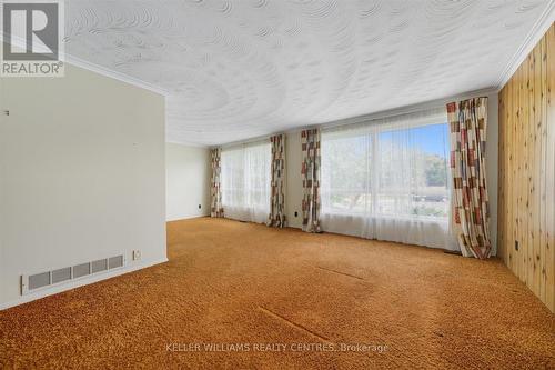 112 Eden Court, Newmarket, ON - Indoor Photo Showing Other Room